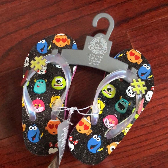 Disney sandals - Picture 1 of 3